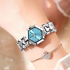 4pcs Fashionable, Light Luxury, Simple, Exquisite And Elegant Women's Watch Set, Specially Designed for Women, A Must-have Outfit for Fashionable, Suitable for Daily, Holiday, And Birthday Gifts for Female Friends/family As The First Choice, Gift For Her,