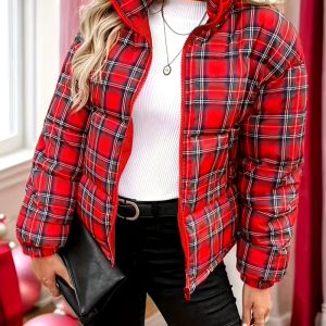 Winter Black Short Coat with Large Fur Collar | Loose Fit, Non-Stretch Fabric, Button Details, Solid Color, Fashion Street Style